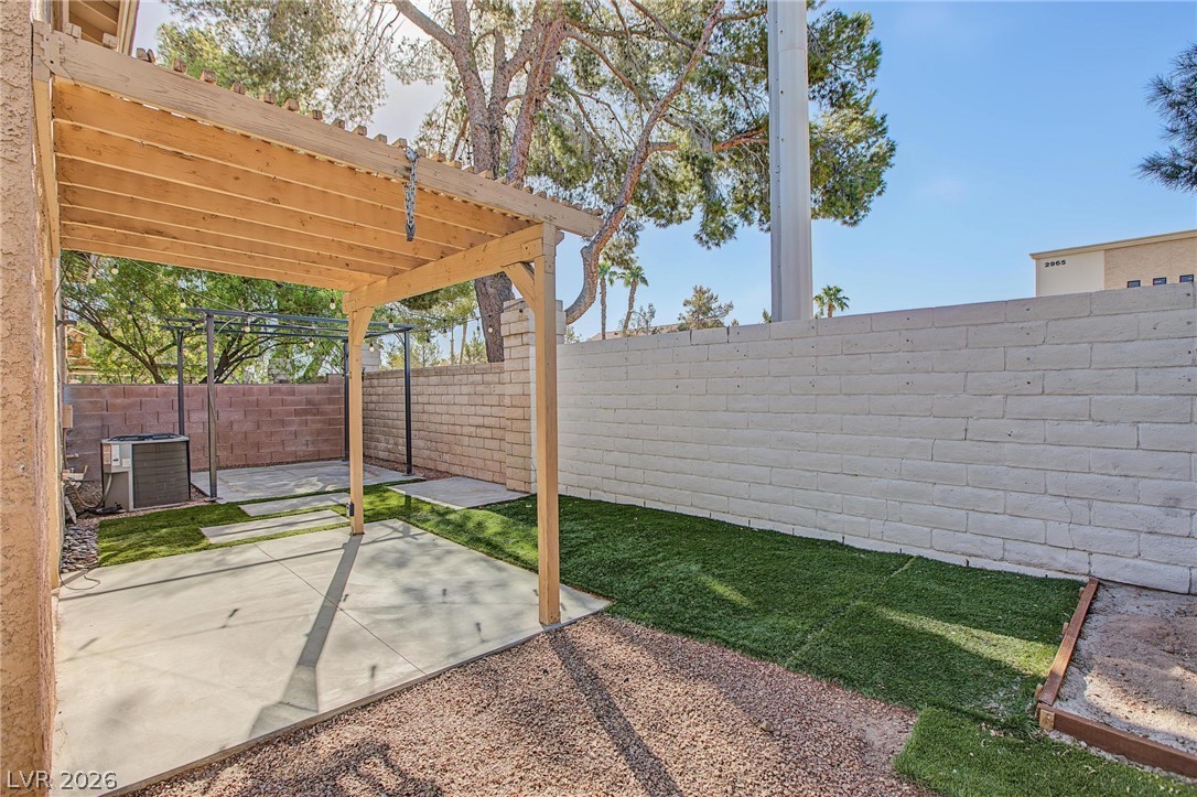 2915 Pine Nut Way Property Photo 3