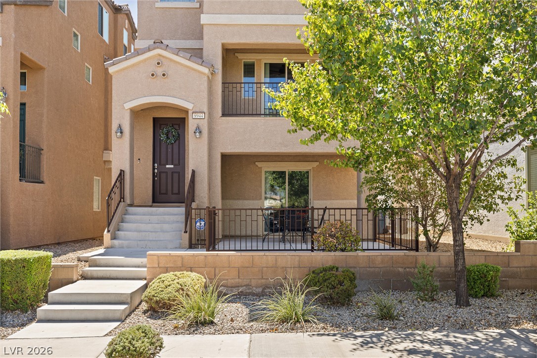 8944 Red Tapestry Court Property Photo 2