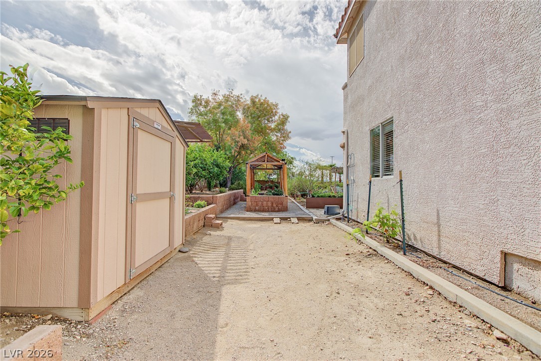 6915 Cedar Basin Avenue Property Photo 6