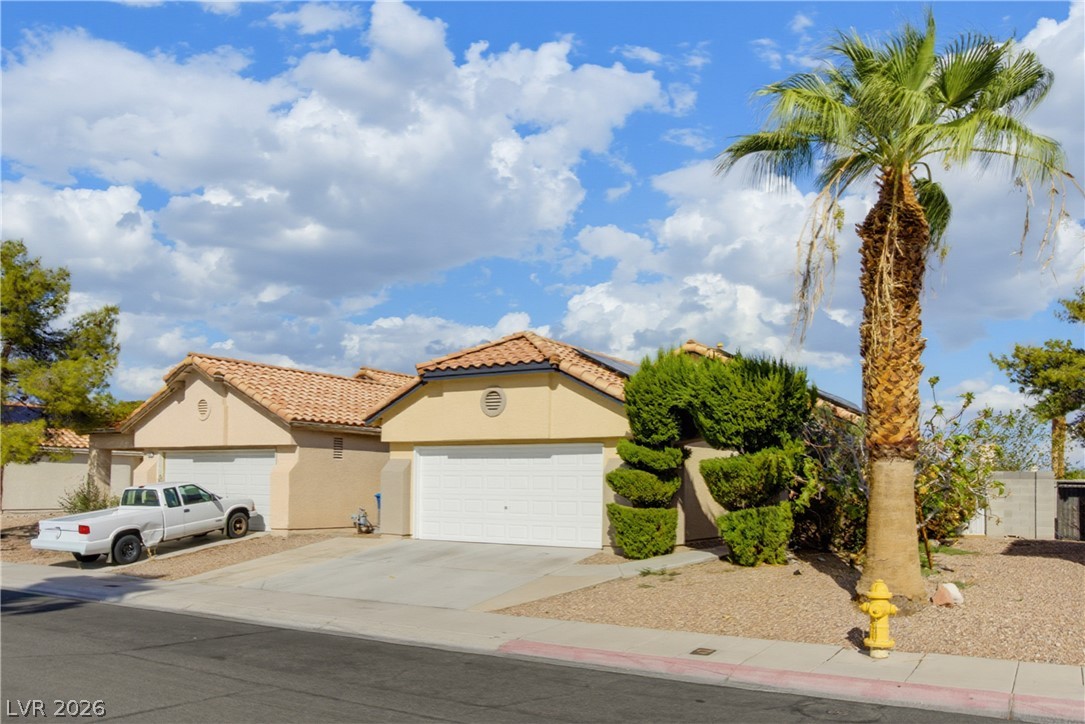 1904 Betsy Ross Drive Property Photo 2