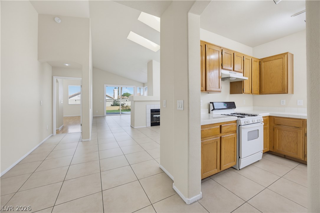 1904 Betsy Ross Drive Property Photo 5