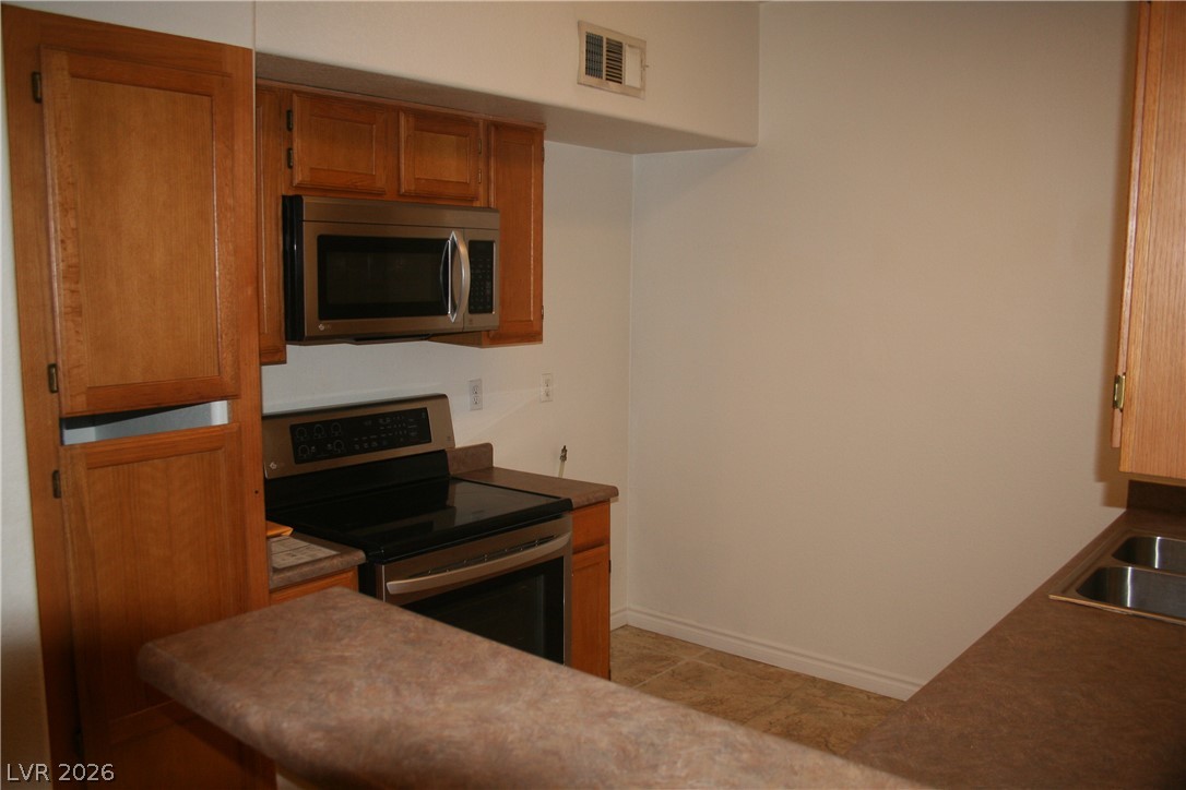 7255 West Sunset Road 1021 Property Photo 2