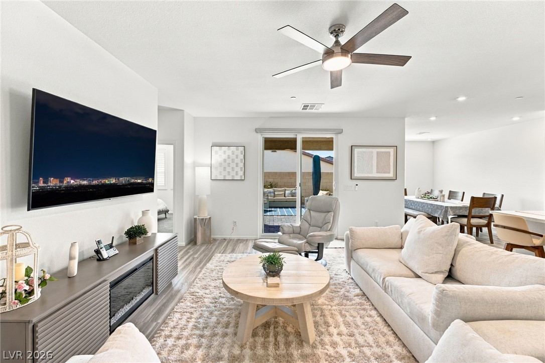 10933 Cilantro Avenue Property Photo 8