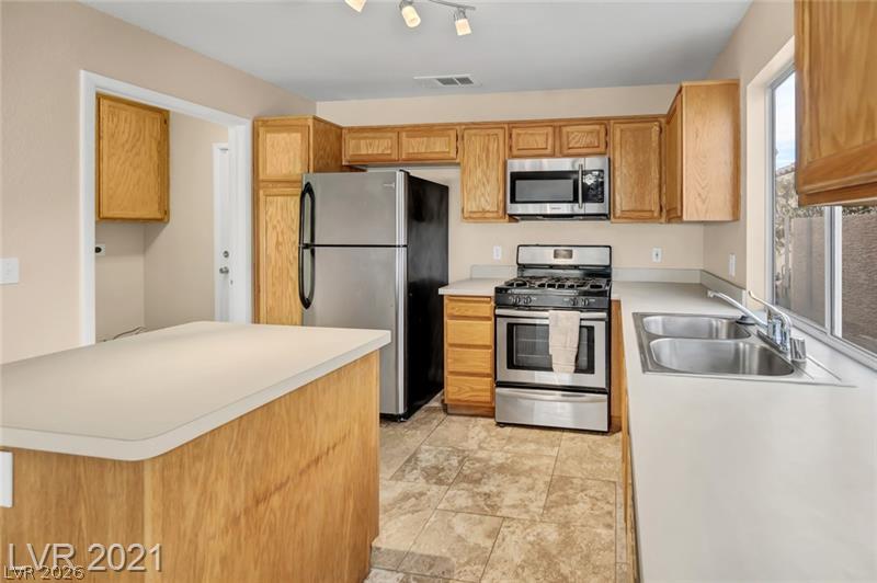 1713 Sierra Hills Way Property Photo 2