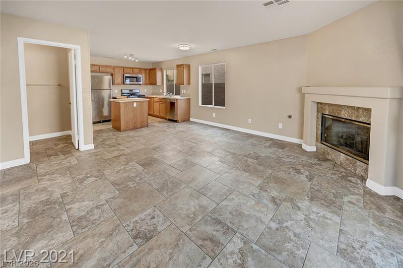 1713 Sierra Hills Way Property Photo 3