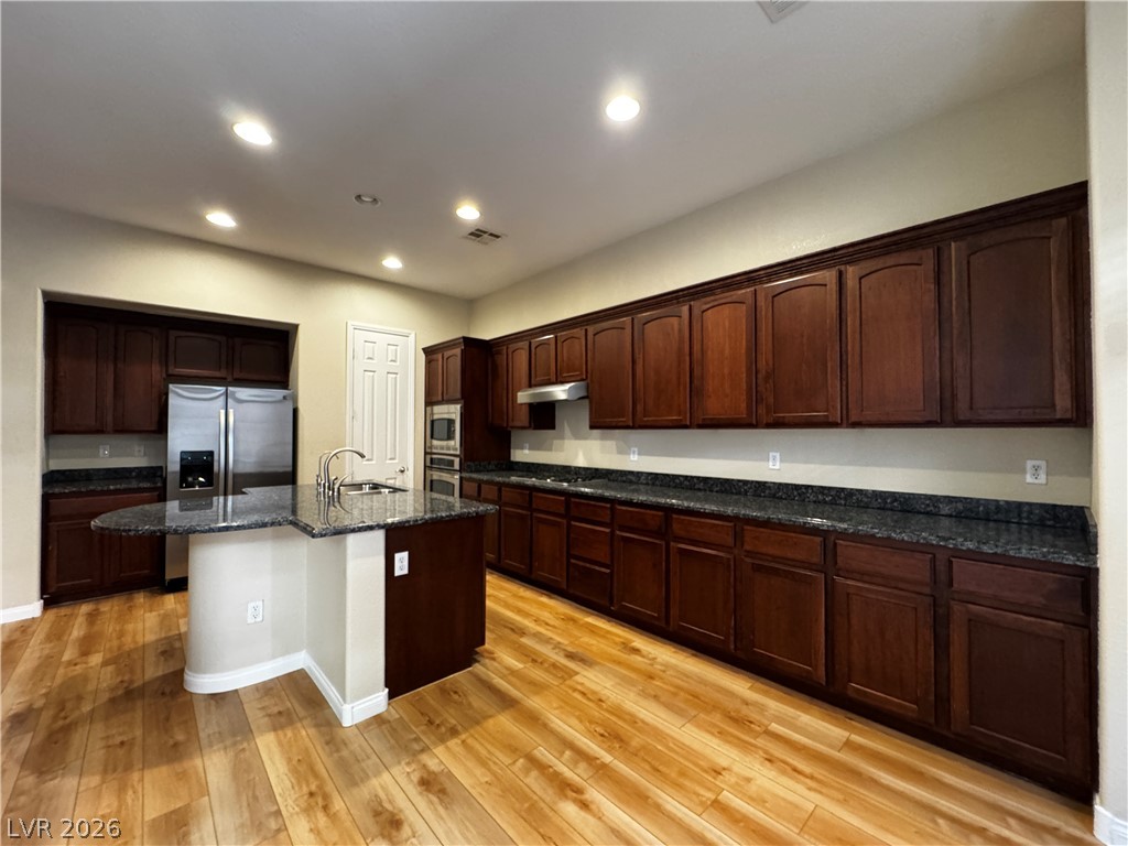 1913 Cape Cod Landing Drive Property Photo 14