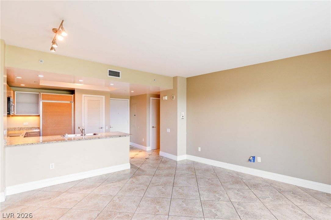 322 Karen Avenue 205 Property Photo 3
