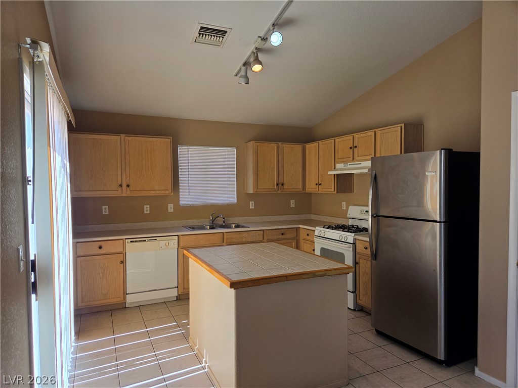 625 Alecandro Daniel Avenue Property Photo 5
