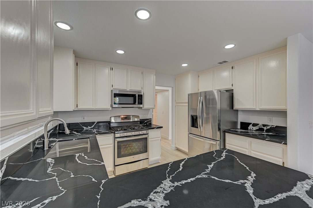 6028 Shadow Oak Drive Property Photo 1