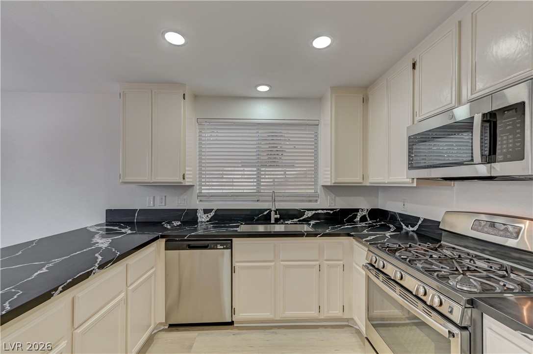 6028 Shadow Oak Drive Property Photo 19