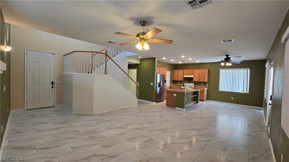 3902 West El Campo Grande Avenue Property Photo 4