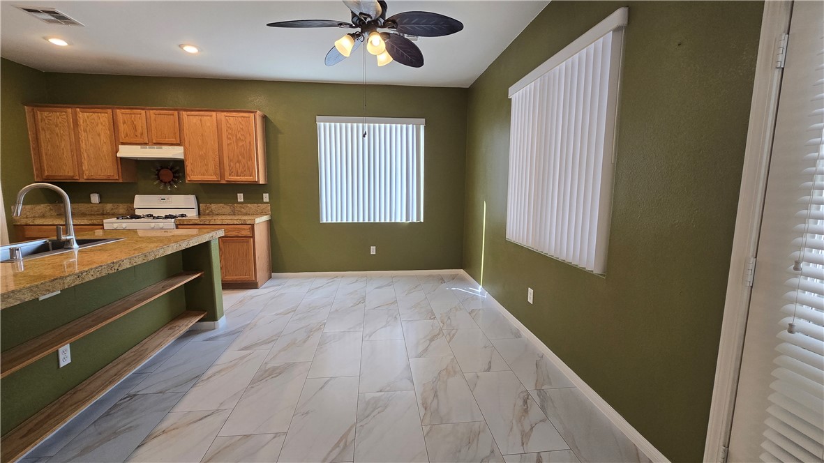 3902 West El Campo Grande Avenue Property Photo 7