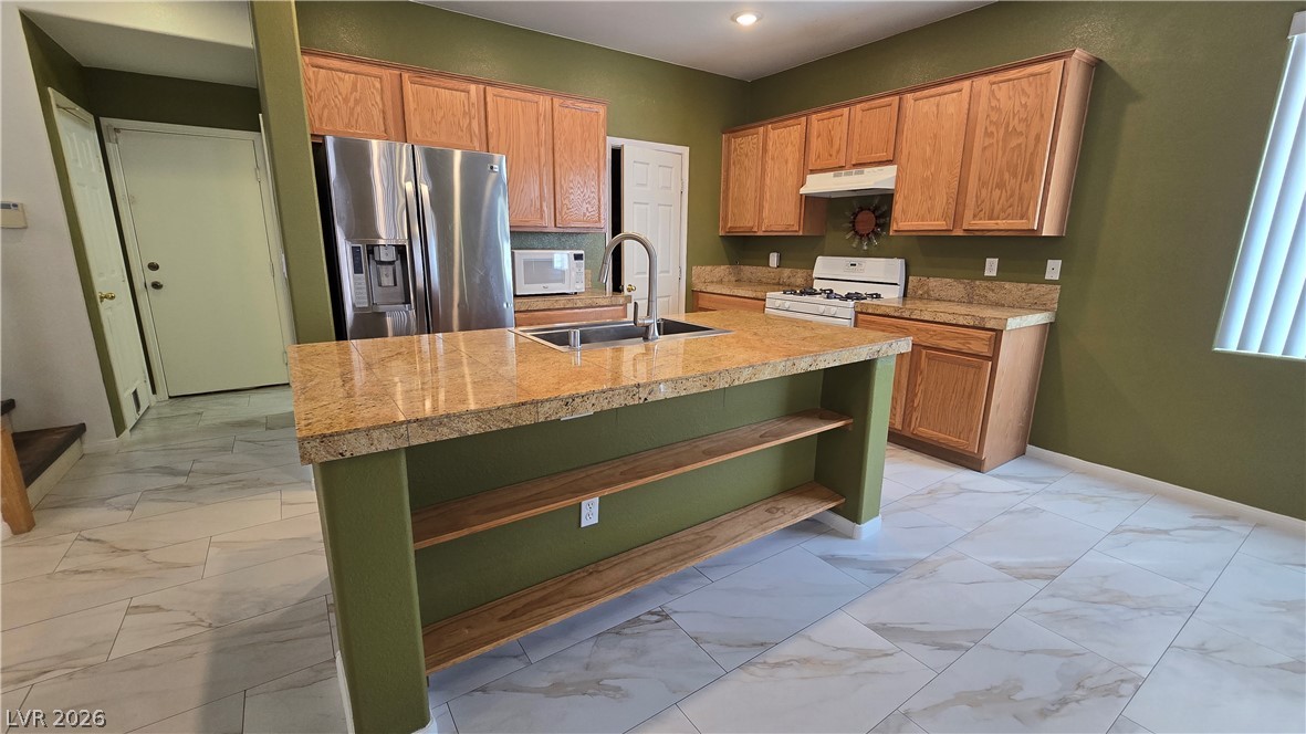 3902 West El Campo Grande Avenue Property Photo 8