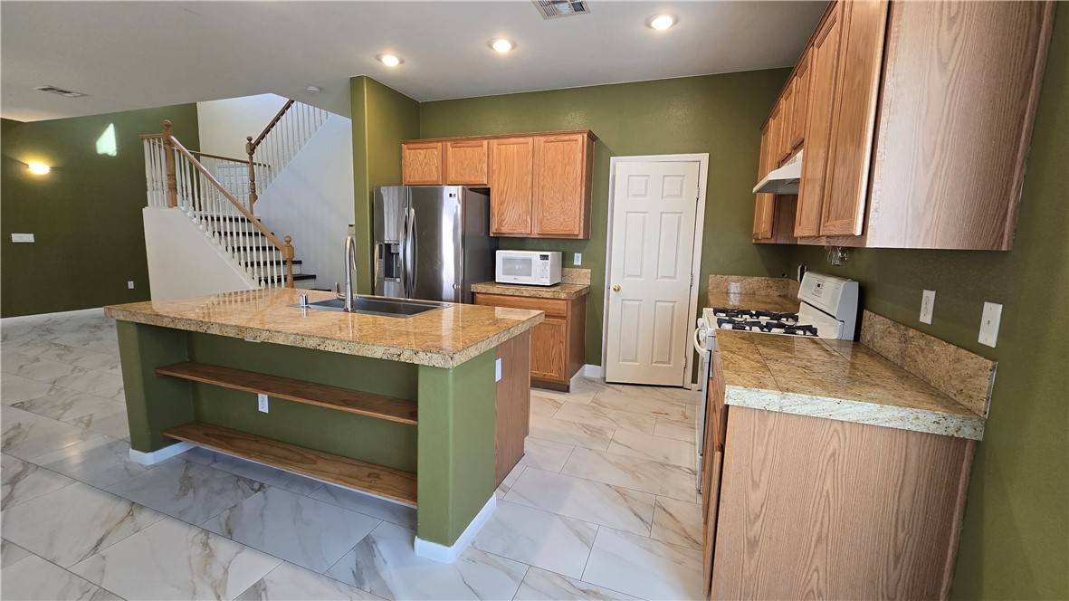 3902 West El Campo Grande Avenue Property Photo 9