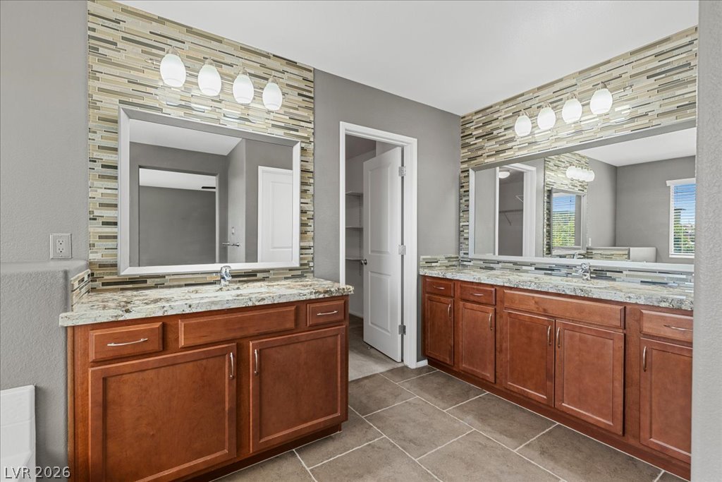 10833 Whipple Crest Avenue Property Photo 13
