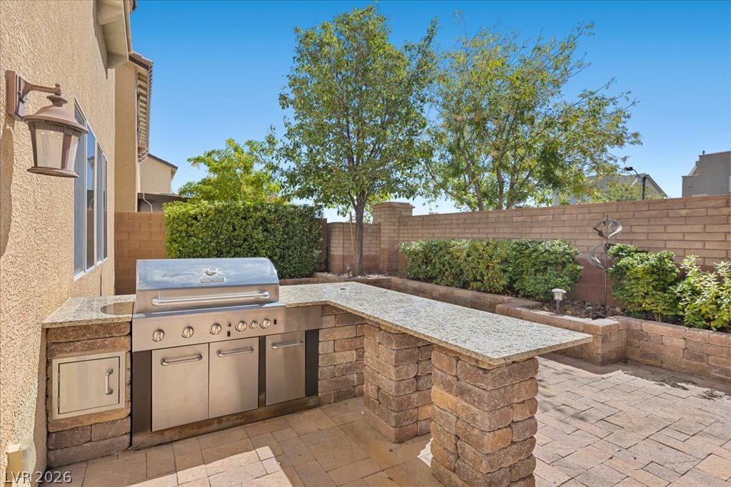10833 Whipple Crest Avenue Property Photo 14