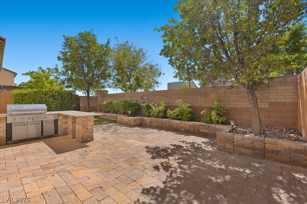 10833 Whipple Crest Avenue Property Photo 17