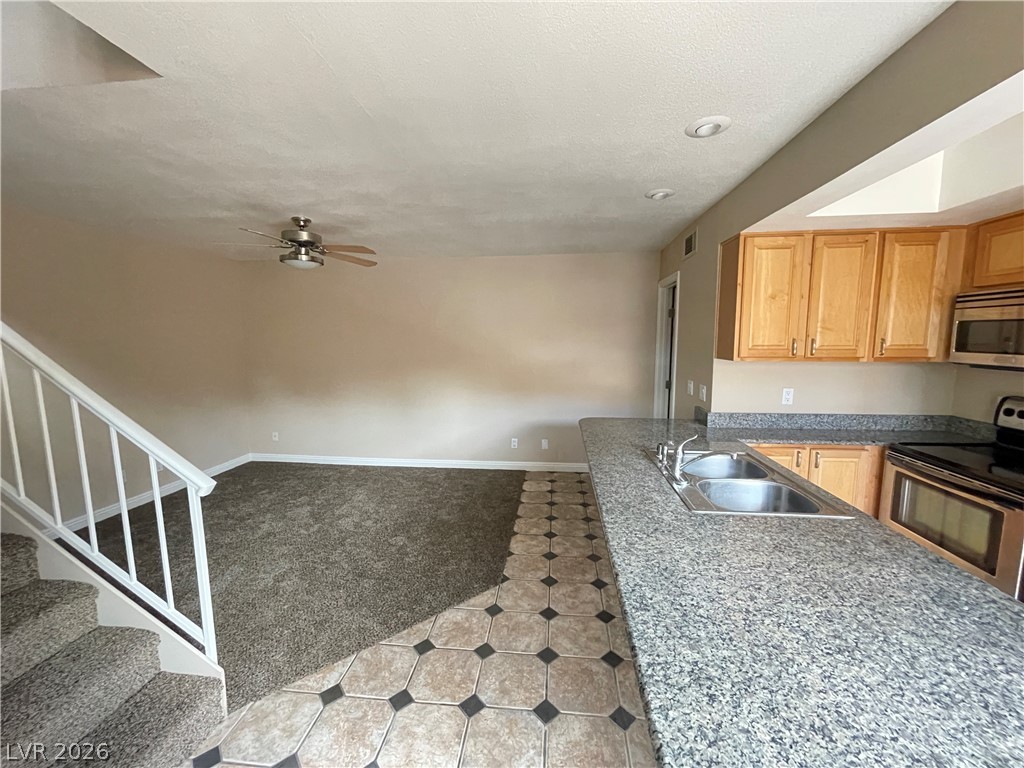 240 Shadybrook Lane B Property Photo 4