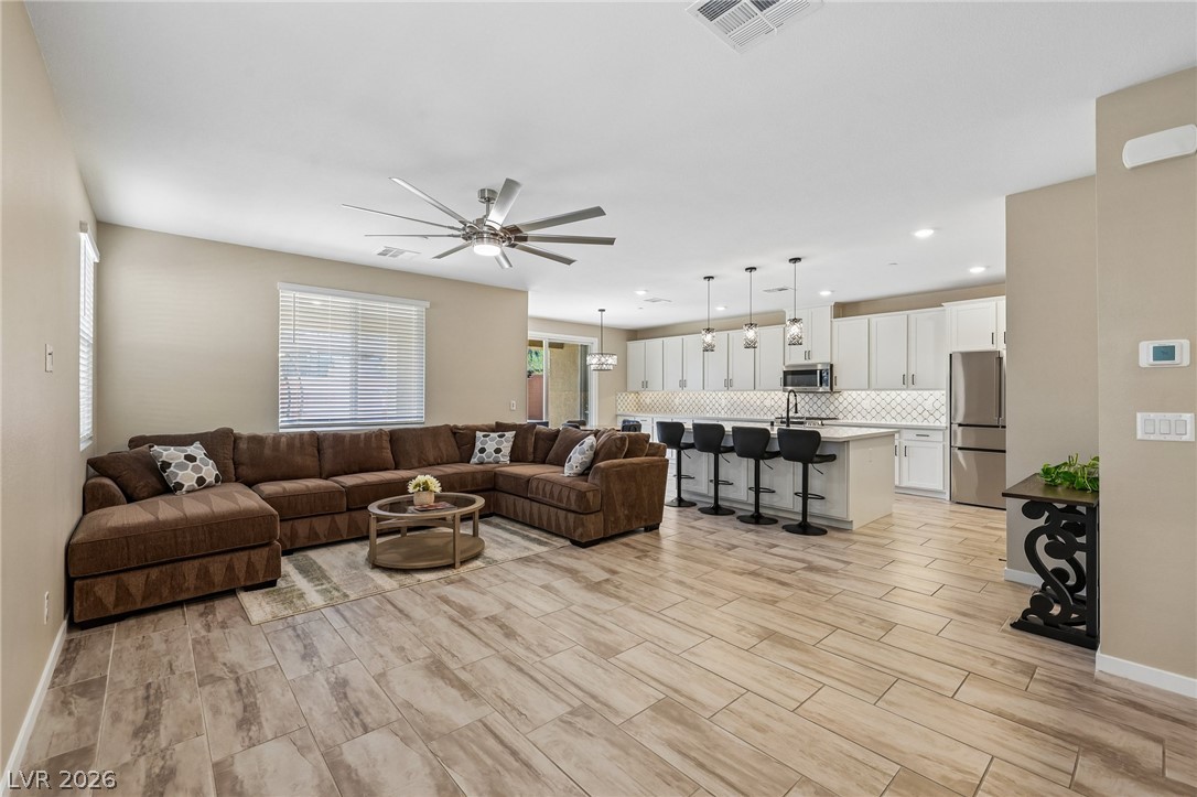 194 Viento Ridge Street Property Photo 8