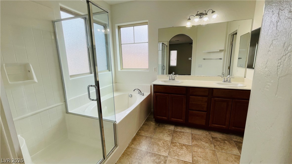 669 Emerald Idol Place Property Photo 14