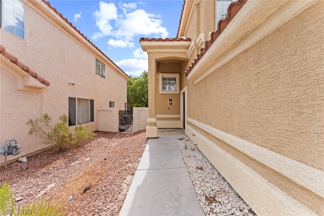 9413 Valencia Canyon Drive Property Photo 3