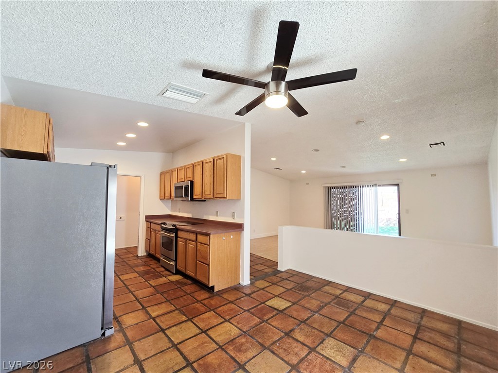 6346 Bullion Boulevard Property Photo 5