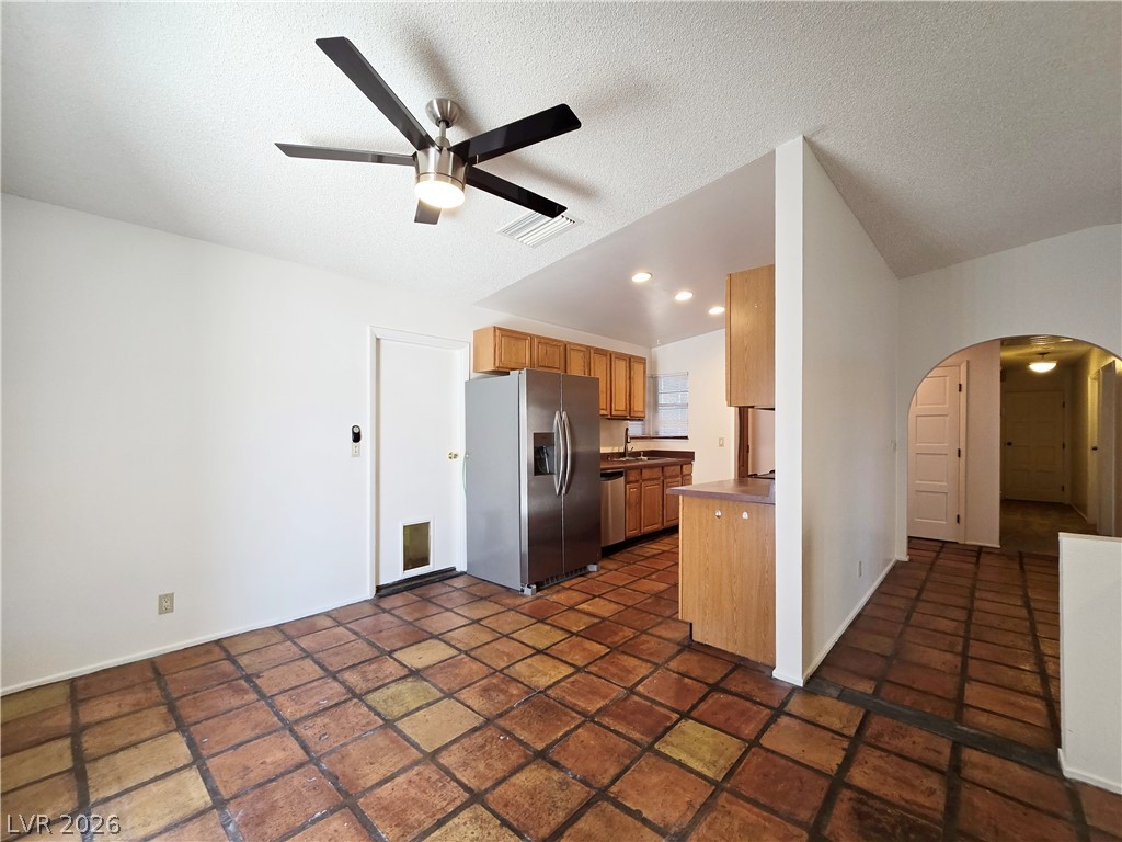 6346 Bullion Boulevard Property Photo 8