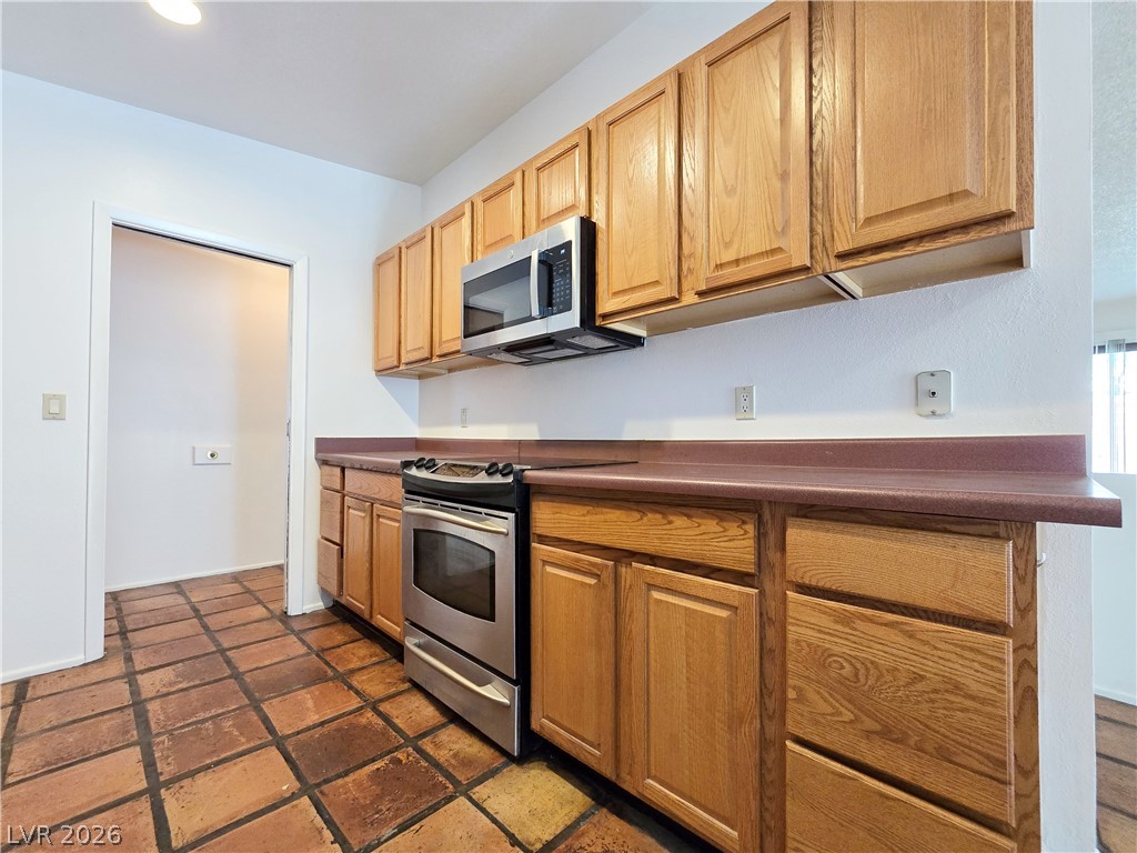 6346 Bullion Boulevard Property Photo 9