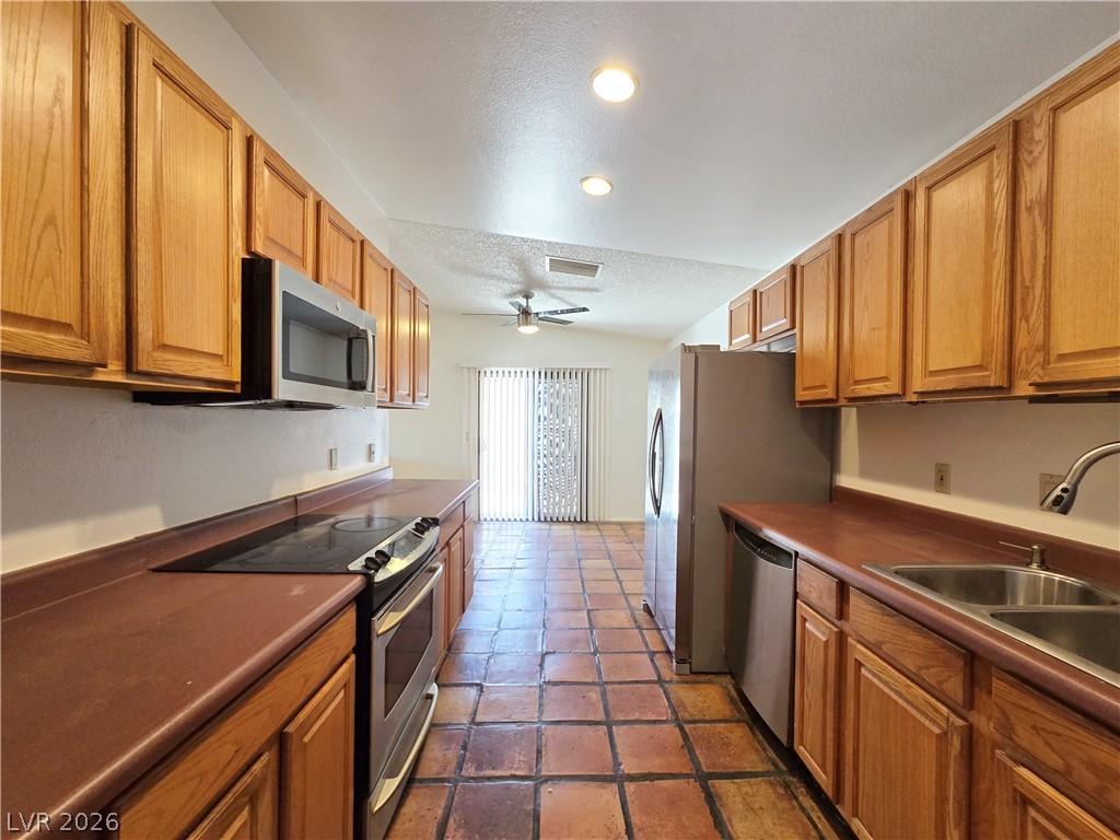 6346 Bullion Boulevard Property Photo 11