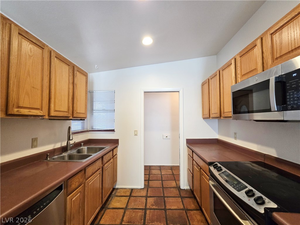 6346 Bullion Boulevard Property Photo 12