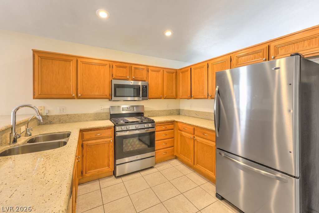 3186 Castle Canyon Avenue Property Photo 14