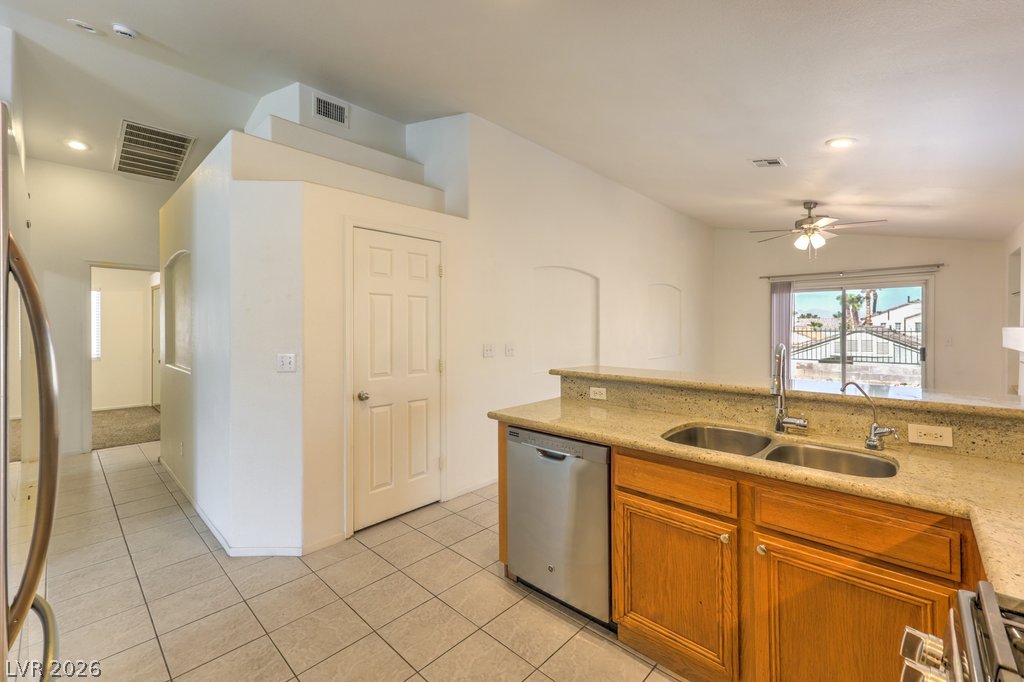 3186 Castle Canyon Avenue Property Photo 15