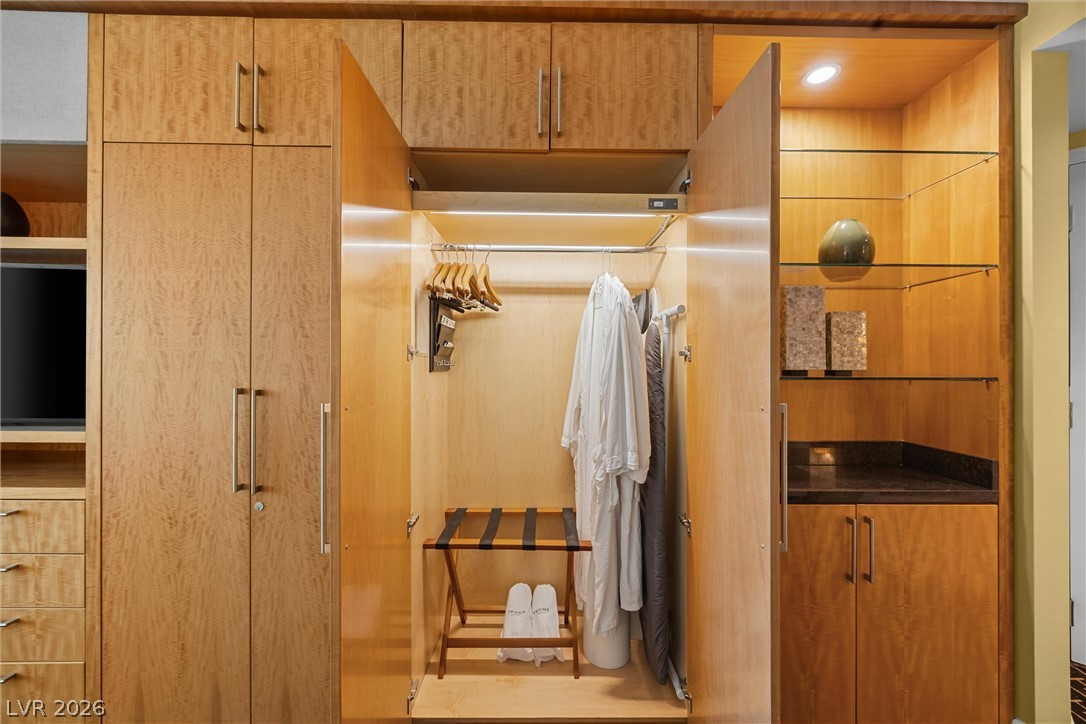 2000 North Fashion Show Drive 3202 Property Photo 17
