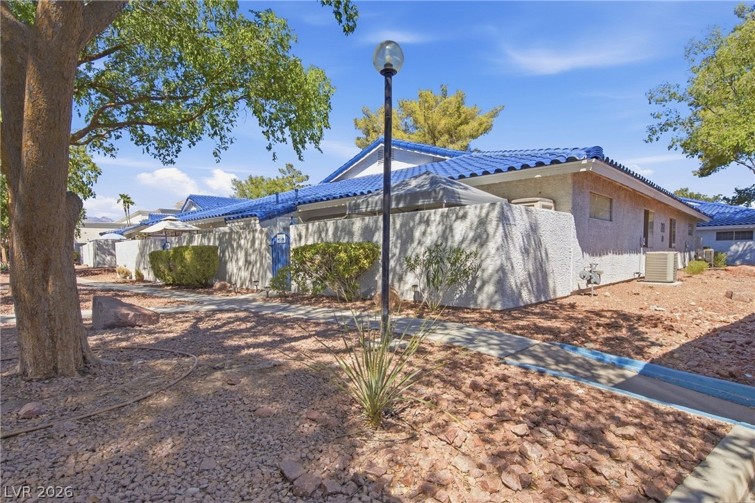 2121 Willowbury Drive C Property Photo 2
