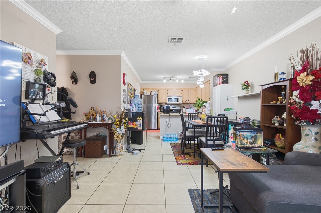 2121 Willowbury Drive C Property Photo 6