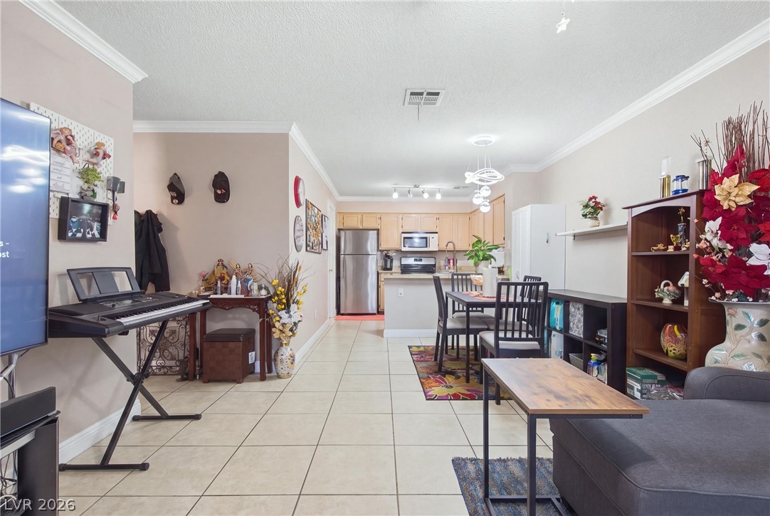 2121 Willowbury Drive C Property Photo 7