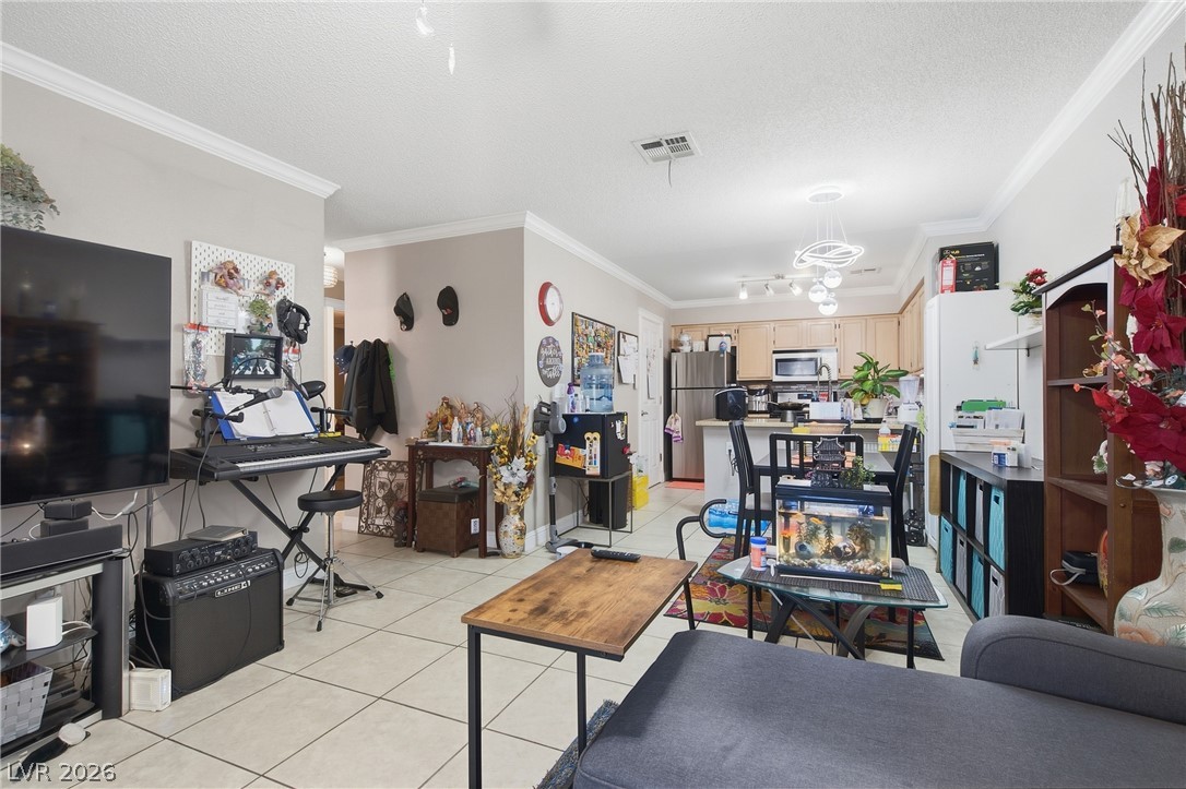 2121 Willowbury Drive C Property Photo 8