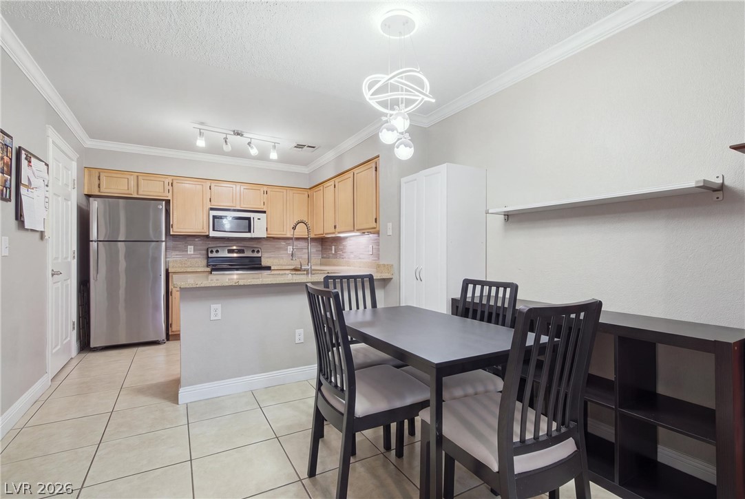 2121 Willowbury Drive C Property Photo 13