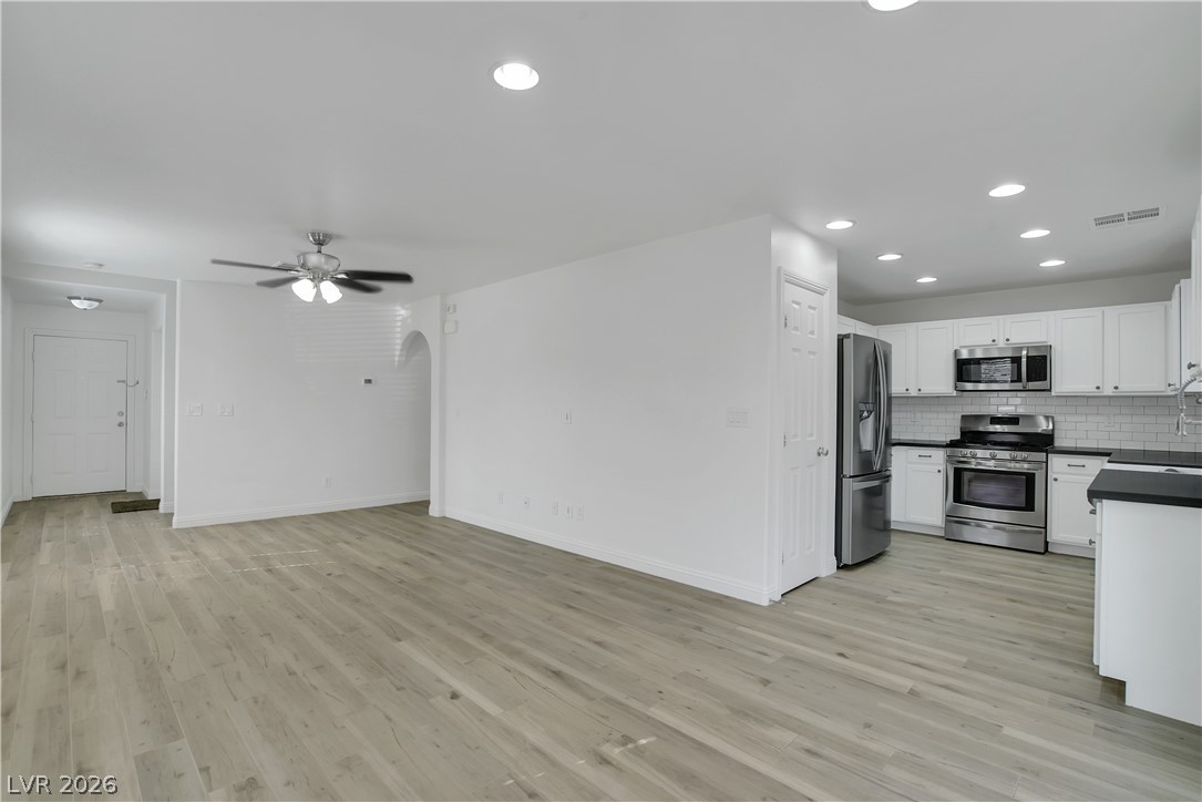 10250 Headrick Drive Property Photo 6