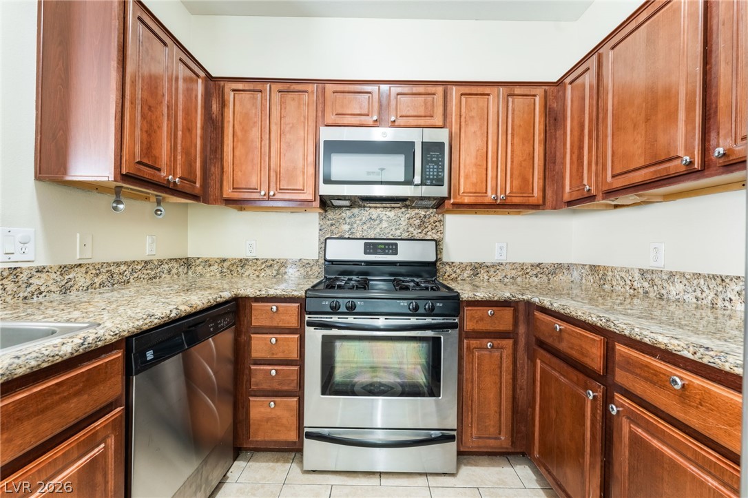 10563 Gold Shadow Avenue Property Photo 15