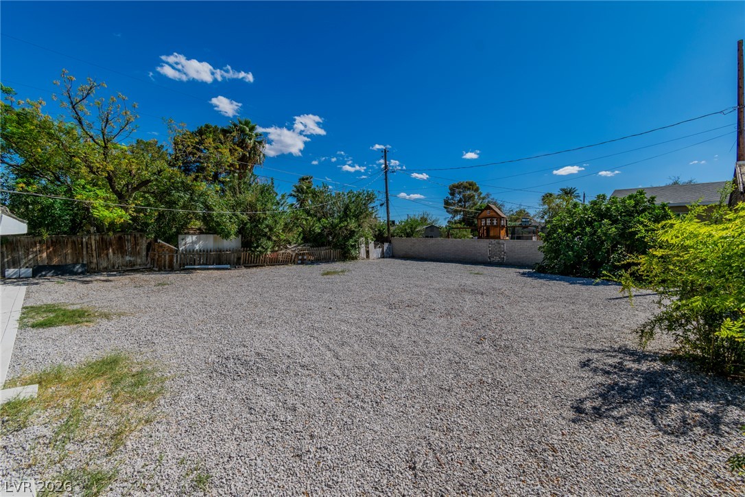 1604 Lewis Avenue Property Photo 24