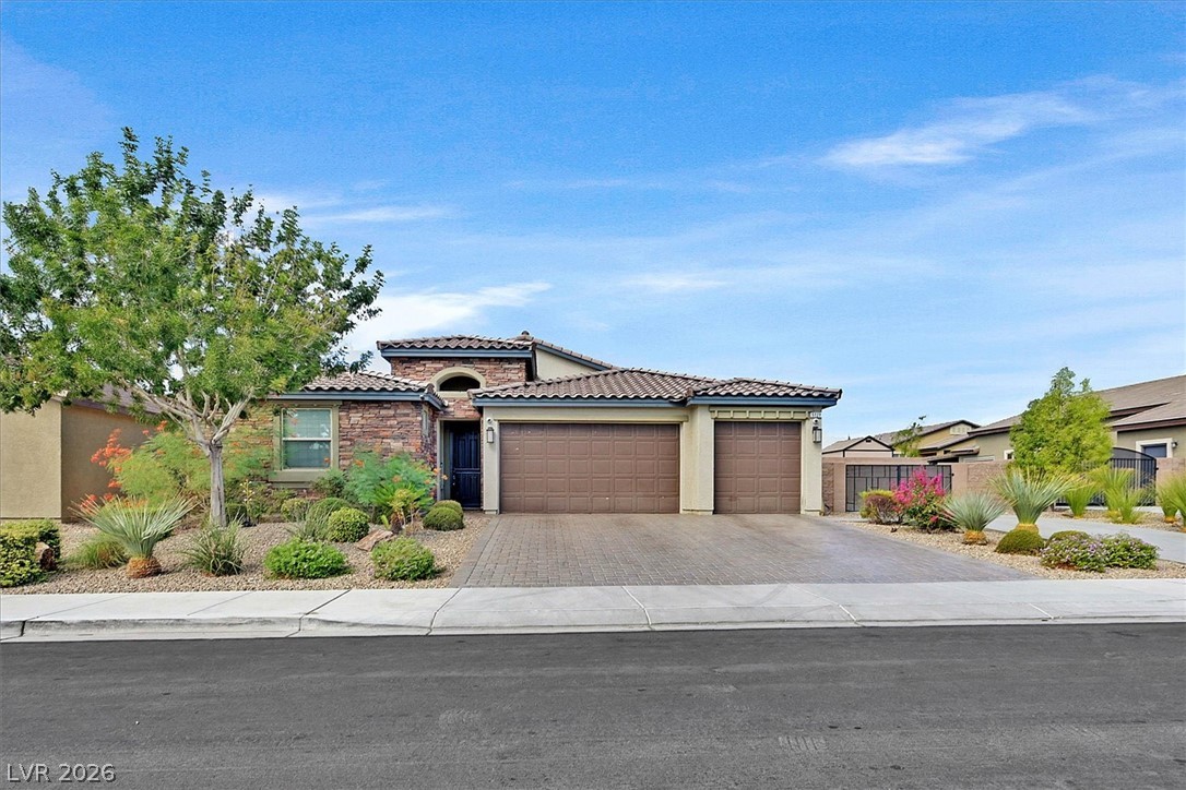 5121 Royal Indigo Street Property Photo 2