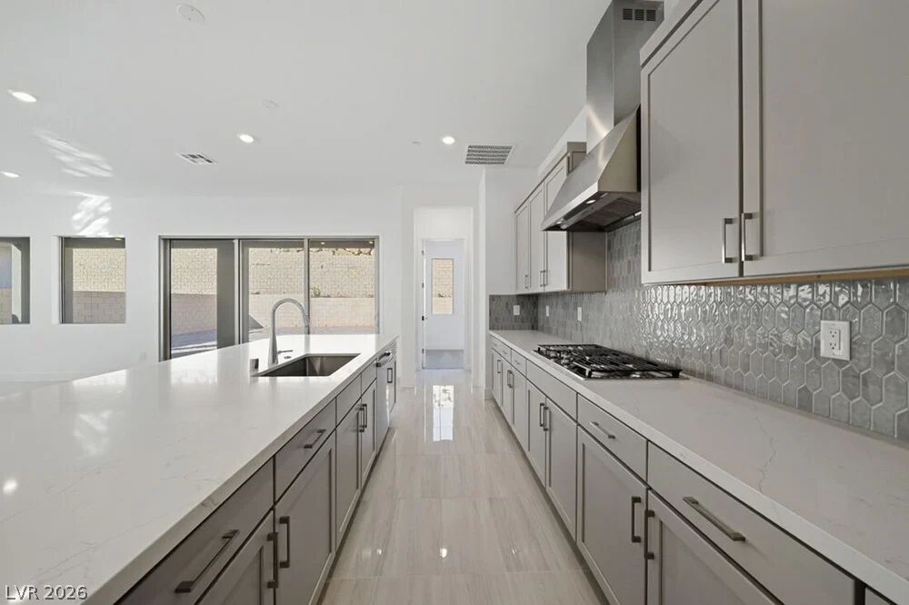 374 Tigullio Avenue Property Photo 8