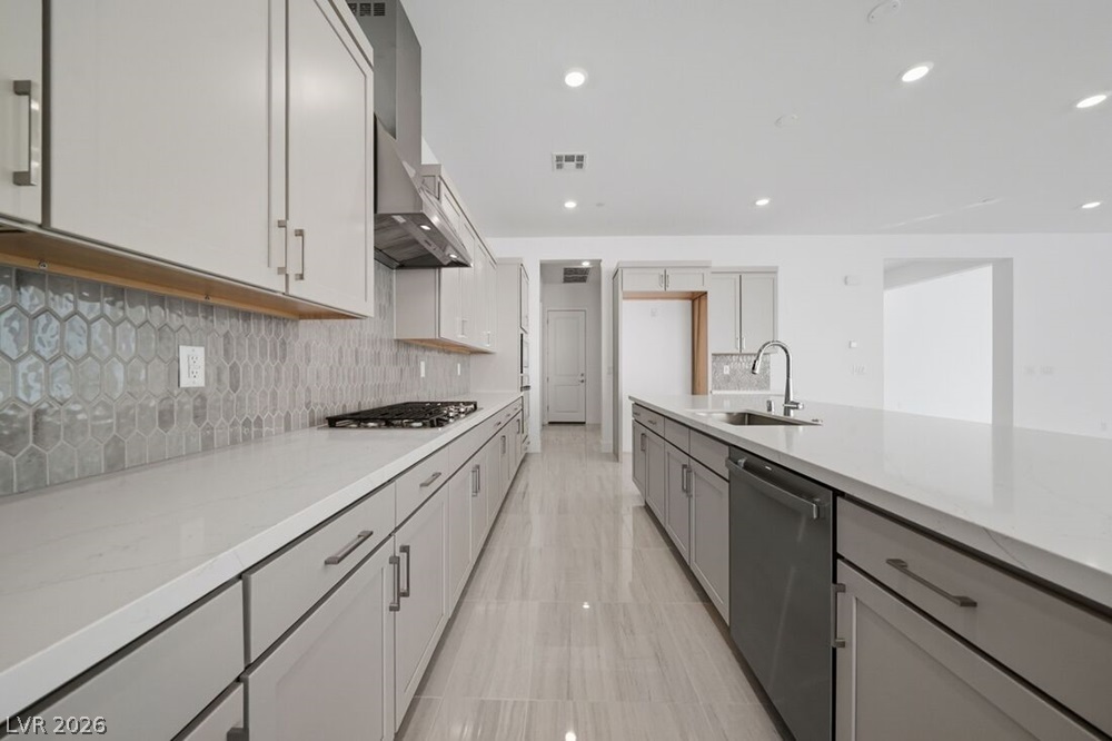 374 Tigullio Avenue Property Photo 10