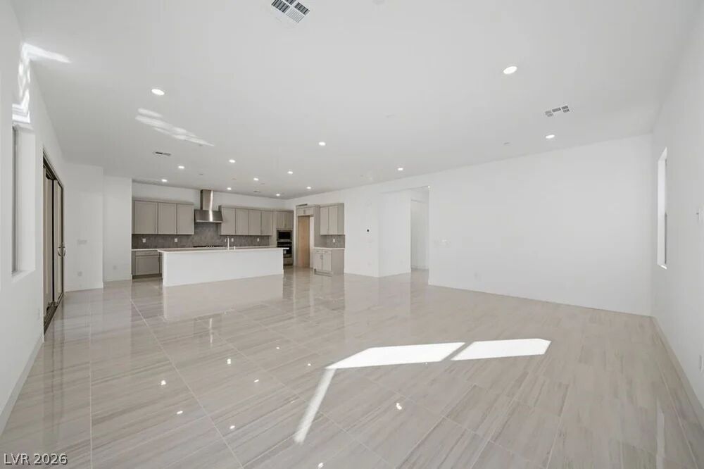 374 Tigullio Avenue Property Photo 12