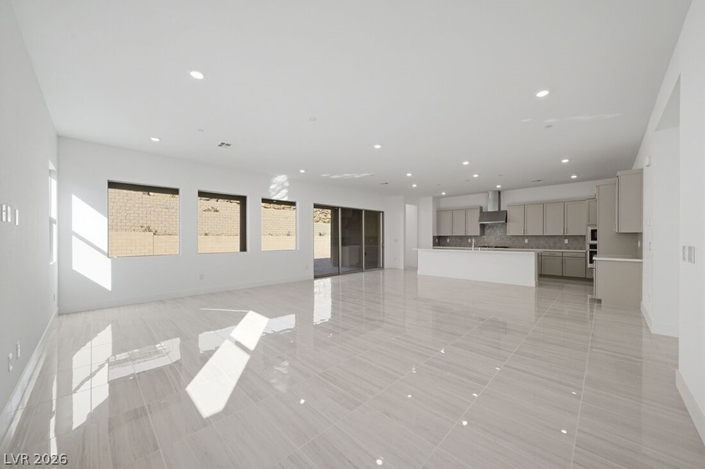 374 Tigullio Avenue Property Photo 13