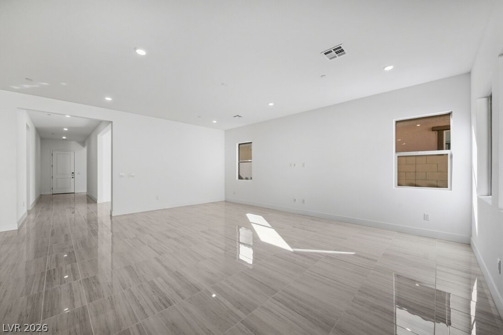 374 Tigullio Avenue Property Photo 14