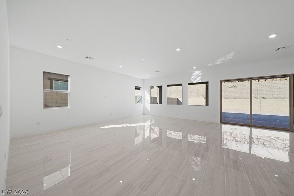 374 Tigullio Avenue Property Photo 15