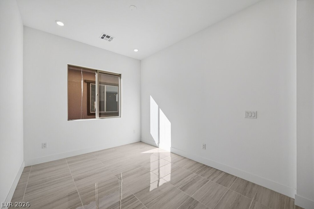 374 Tigullio Avenue Property Photo 16