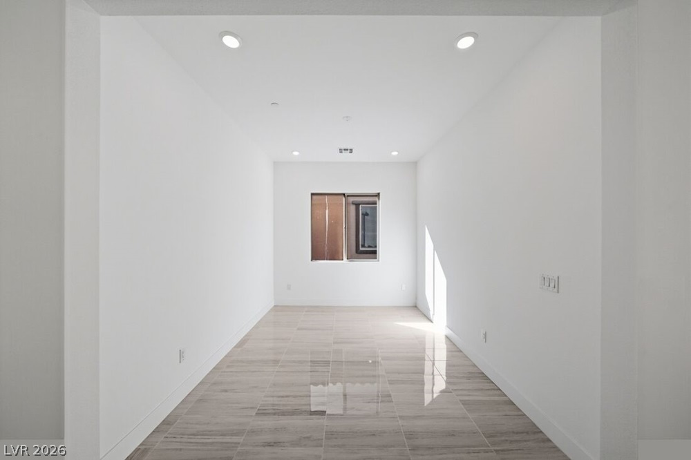 374 Tigullio Avenue Property Photo 17